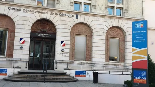 Un budget 2022 « solidaire et offensif » pour le conseil...